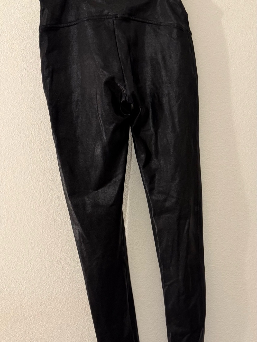 SPANX Black with Red Tag High-Rise Legging Detail - Picture 2 of 3